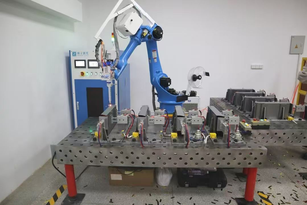 开启新篇章,焊接机器人正式投产